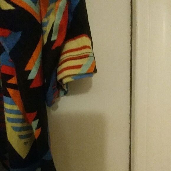 LuLaRoe "Classic T" with Stacked Triangles Print - Picture 4 of 6